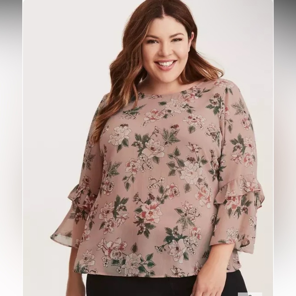 ✨torrid pink floral print chiffon ruffle bell sleeve strappy blouse✨